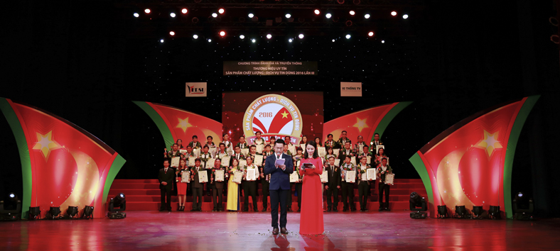 Tuấn Nguyễn Travel vinh dự nhận giải thưởng top 100 thương hiệu uy tín năm 2016