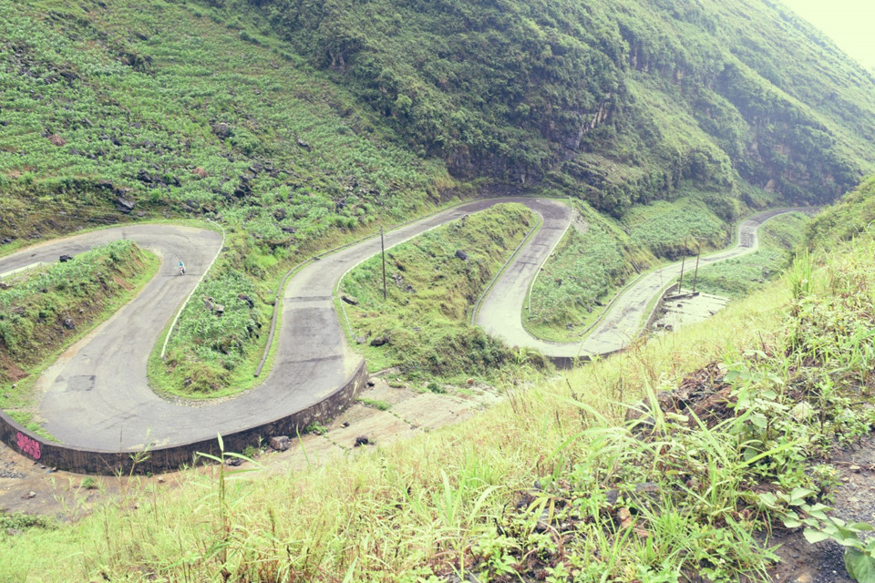 Hình ảnh cao nguyên đá Đồng Văn Hà Giang qua con đèo 9 khúc