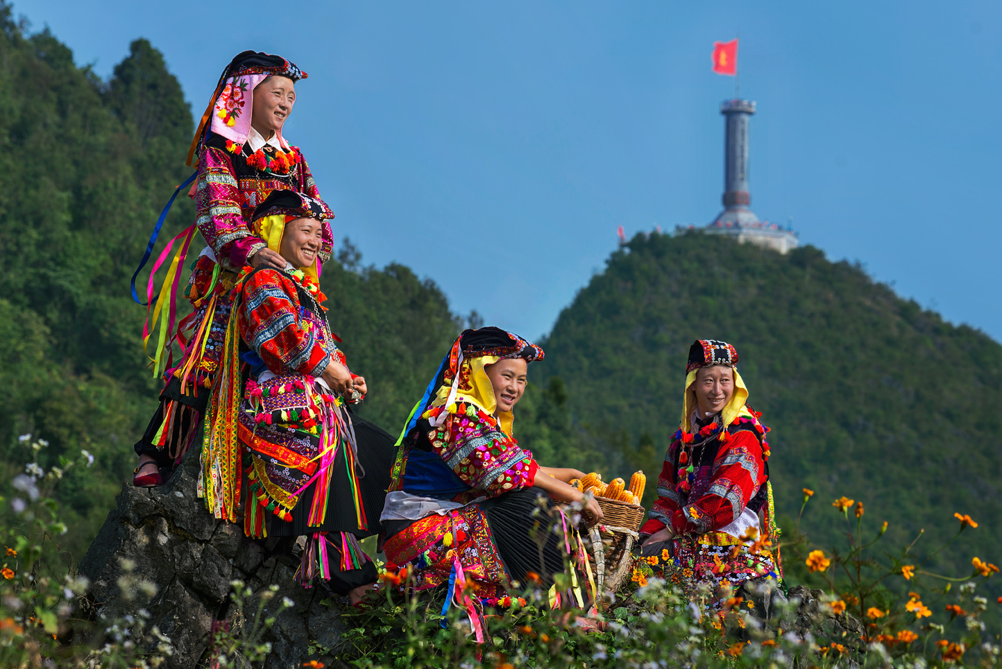 Vẻ đẹp cột cờ Lũng Cú quyện hòa với bản sắc văn hóa của các dân tộc Hà Giang