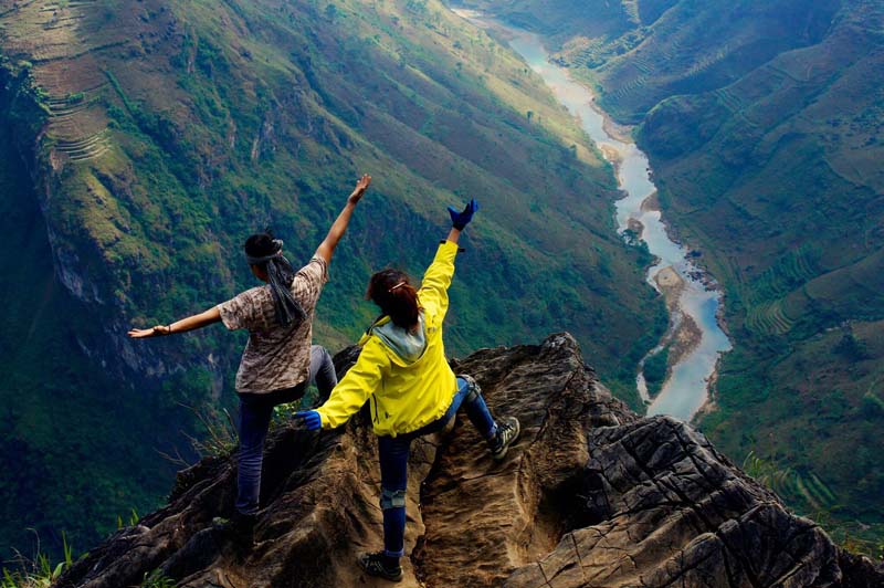 Khung cảnh thiên nhiên hùng vĩ nhìn từ đèo Mã Pí Lèng