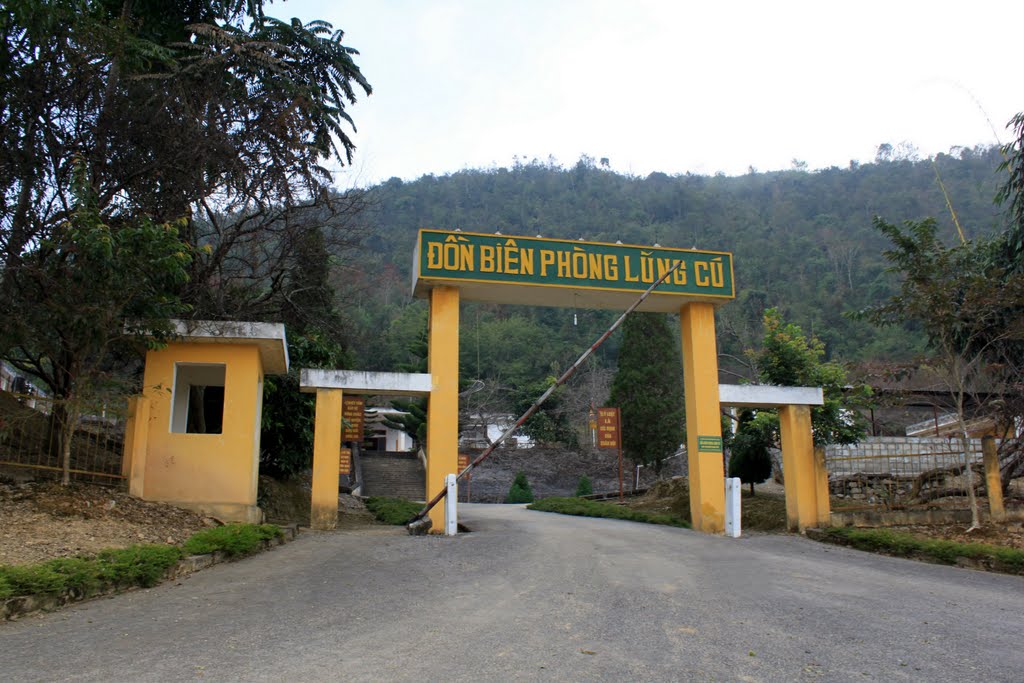 Du lịch Lũng Cú Hà Giang không thể không ghé qua đồn biên phòng Lũng Cú