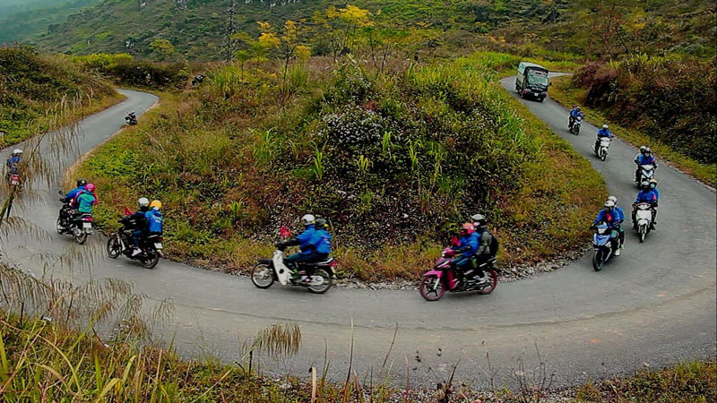 Chinh phục cung đường phượt Hà Giang luôn phải vượt qua khúc cua ngoằn ngèo