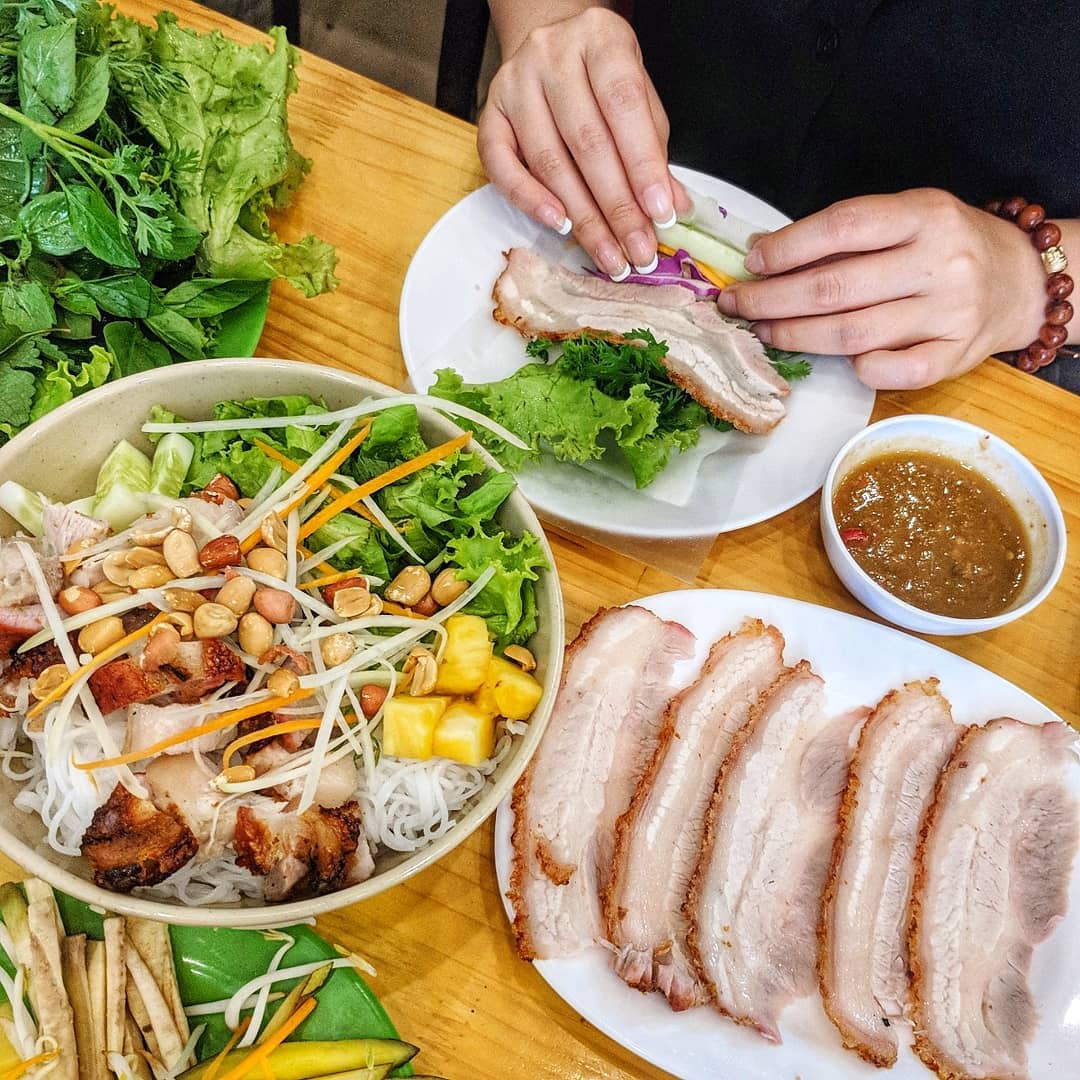 bánh tráng cuosn thịt heo