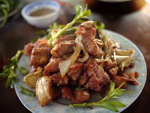 Mộc Châu cũng rất nổi tiếng với món bê chao
