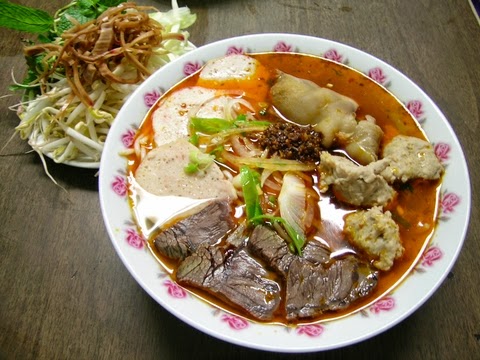 bún bò ấp ánh sáng