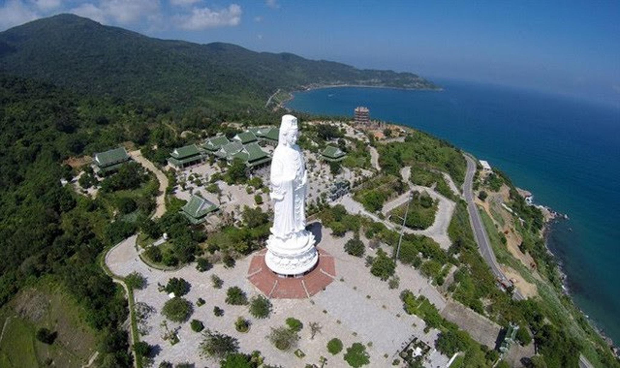 Tượng Phật chùa Linh Ứng cao bao nhiêu mét?