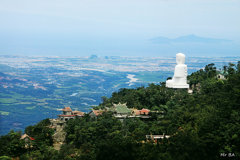 Ở Bà Nà Hills tượng phật chùa Linh Ứng cao bao nhiêu mét?