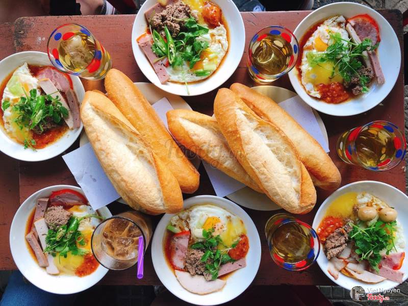 bánh mì chấm pate
