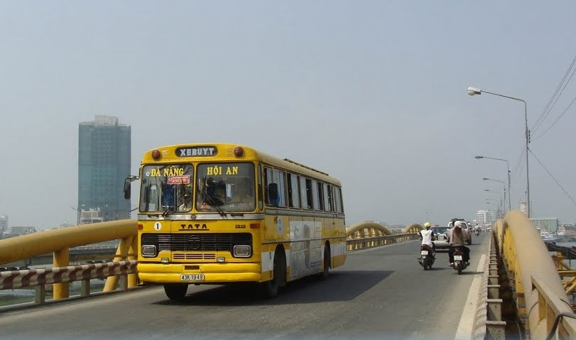 Xe bus là một trong phương tiện di chuyển tiện lợi đến Hội An