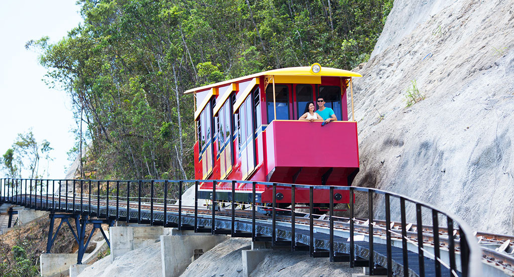 Trải nghiệm tàu hỏa leo núi trên Bà Nà Hill