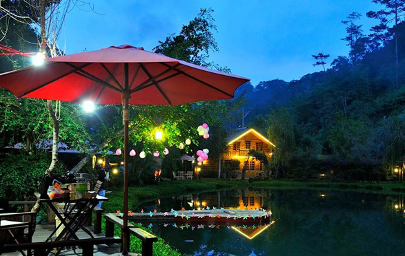 Kinh nghiệm đi Ma Rừng Lữ Quán thưởng thức bữa ăn bên hồ