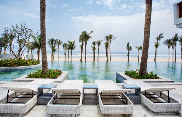 Khu bể bơi tiện nghi tại Biển Đông resort Đà Nẵng