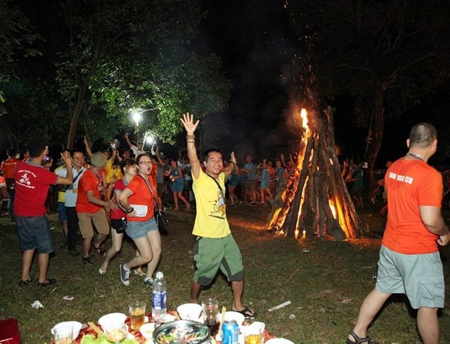 Đốt lửa trại- 1 đêm đáng nhớ ở khu du lịch suối Lương Đà Nẵng