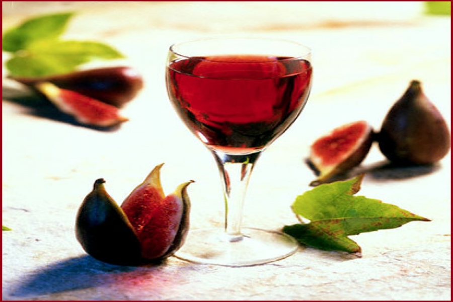 Rượu hồng đào thường được dùng trong ngày lễ cưới 