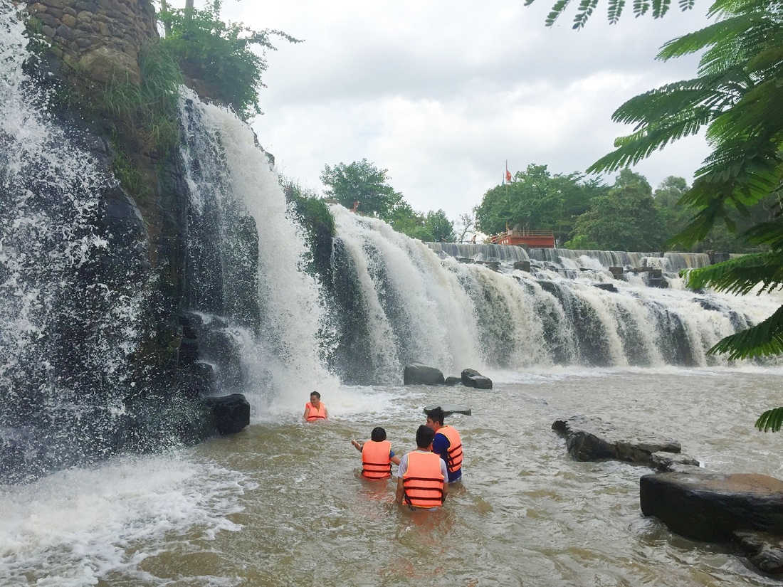 trượt thác Hoà Phú Thành Đà Nẵng