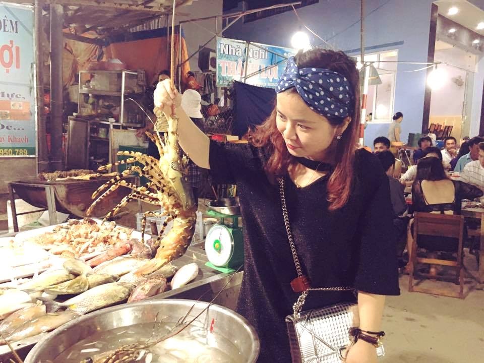 Ghé thăm khu chợ trung tâm với rất nhiều loại hải sản tươi ngon
