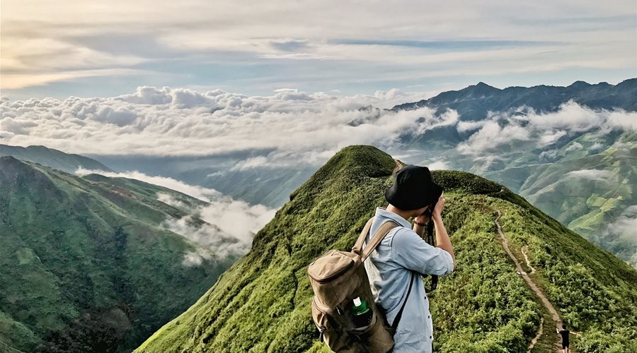 Trên đỉnh Pha Luông, bốn bề đại ngàn