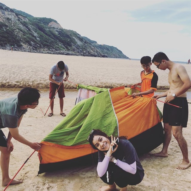 Cắm trại cùng bạn bè trên bãi biển Đại Lãnh