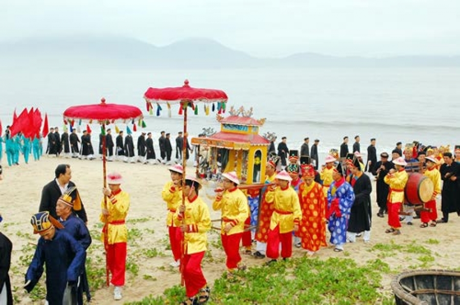 Ghé thăm cồn cát Quang Phú Quảng Bình tìm hiểu lễ hội rước ngư ông