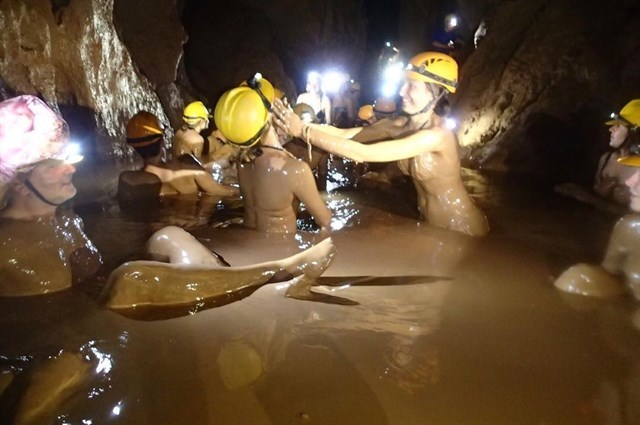 Sông Chảy hang Tối Quảng Bình