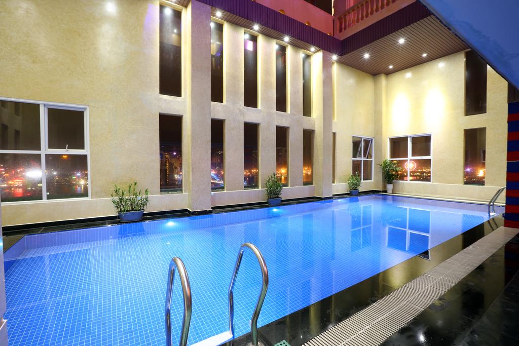 Bể bơi Gopatel and Spa ấn tượng trong các khách sạn gần bãi biển Mỹ Khê Đà Nẵng