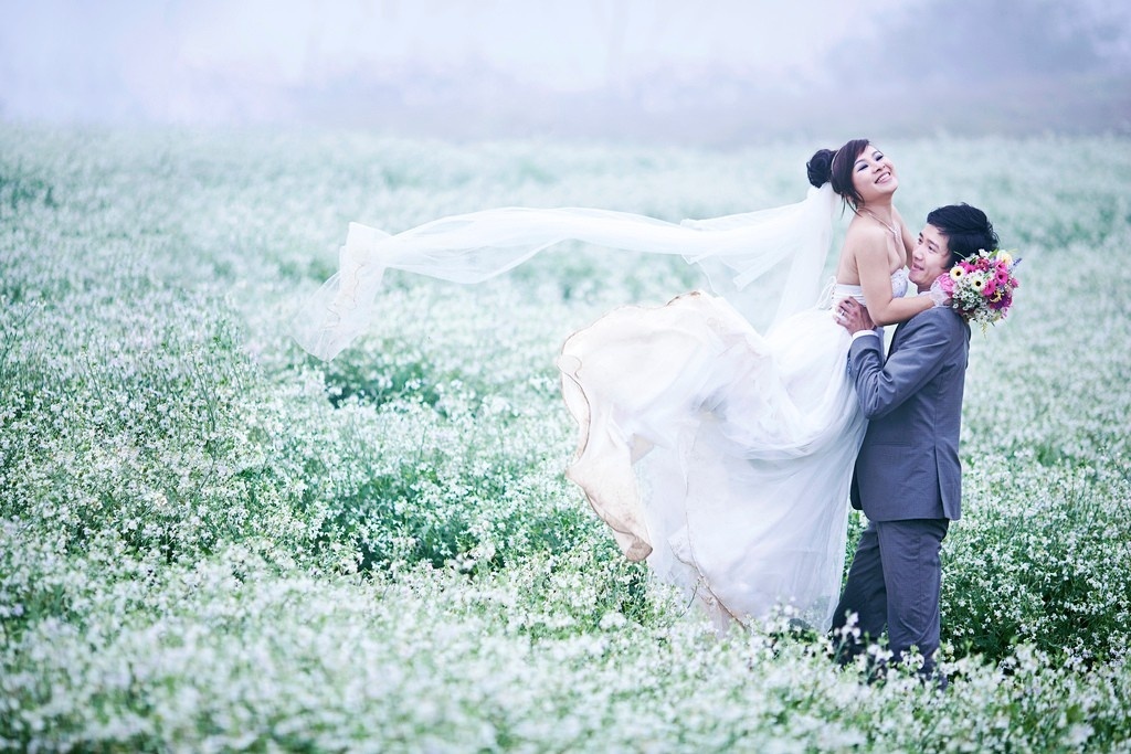 Cánh đồng hoa cải Mộc Châu là điểm chụp ảnh cưới của nhiều cặp đôi