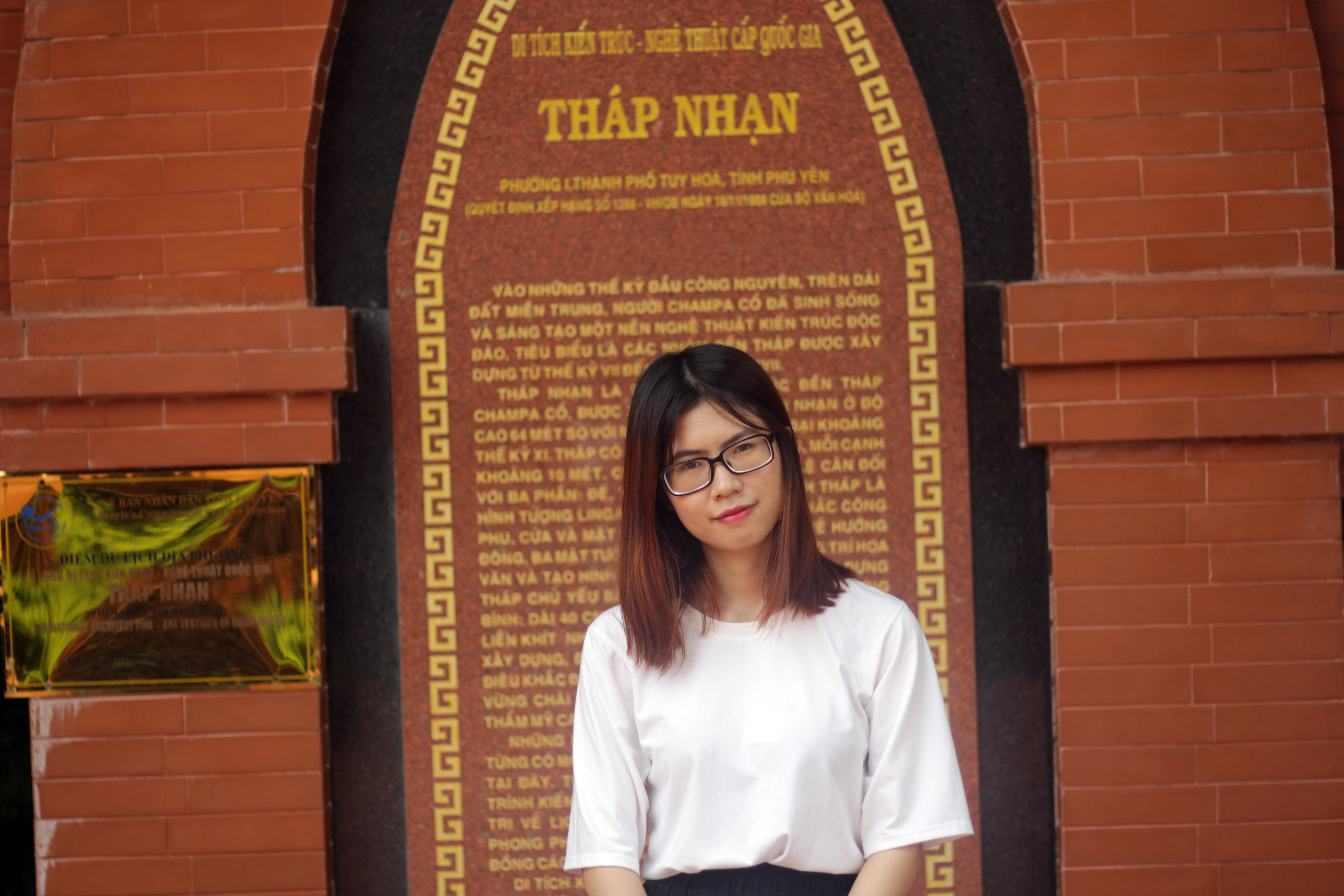 THÁP NHẠN