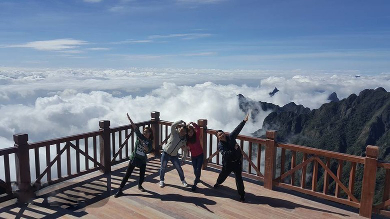Check-in đỉnh Fansipan với khung cảnh thiên nhiên tuyệt đẹp