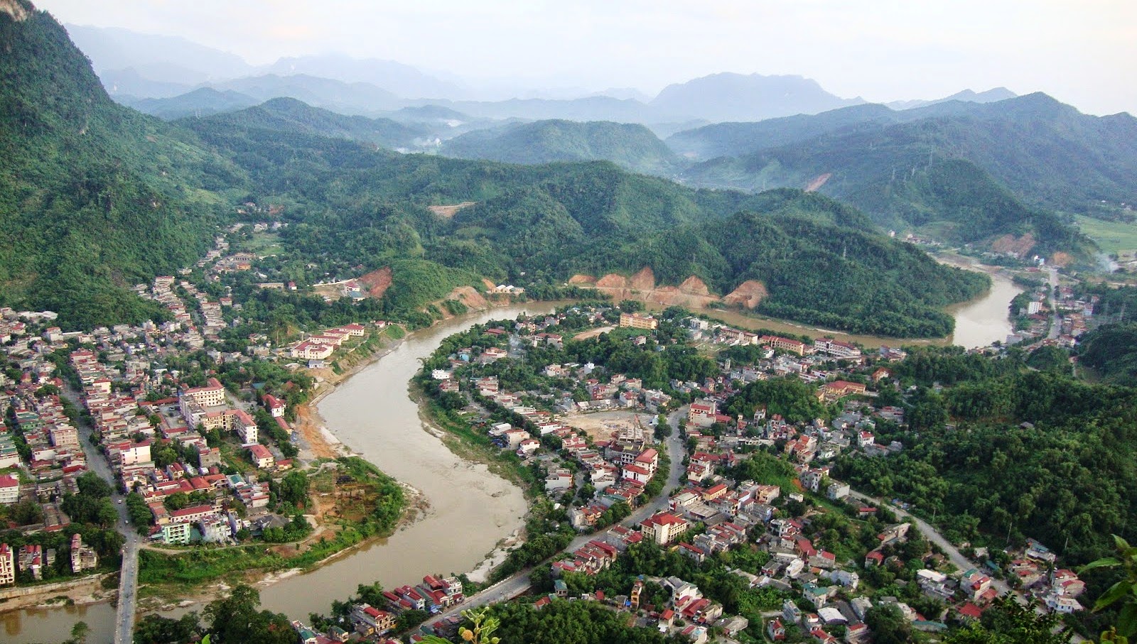 Bức tranh toàn cảnh về thành phố Hà Giang