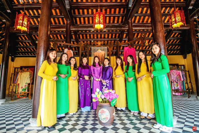 ao-dai-hue-cuon-hut