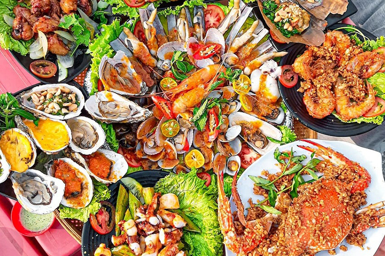 Các Địa Điểm Ăn Uống Tại Đà Nẵng: Top Quán Ngon Từ Sáng Đến Đêm Không Thể Bỏ Lỡ