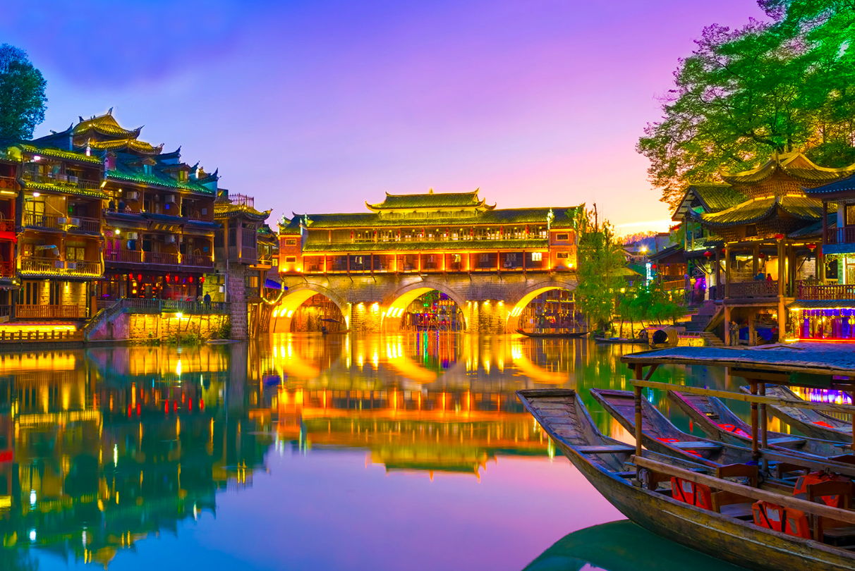 Trương Gia Giới Phượng Hoàng Cổ Trấn – Gợi Ý Lý Tưởng Cho Tour Trung Quốc Không Visa